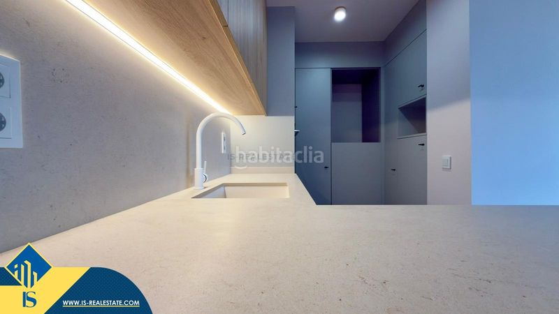 Foto 773deb0d-032b-49f5-8209-3ba52c500870. Piso apartamento reformado con terraza, en la provincia , en la ciudad . 3 habitaciones | 77 m² | a 600 metros de en Alicante