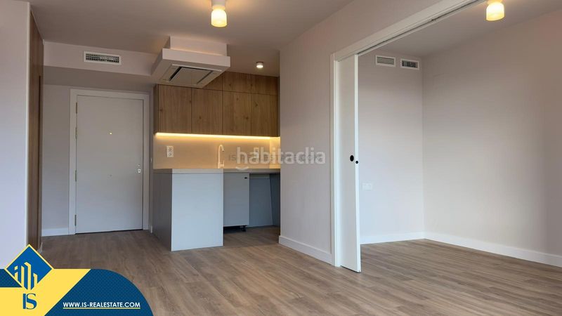 Foto 82d9efdf-a2dc-42e1-8b78-efc5ad2f68a0. Piso apartamento reformado con terraza, en la provincia , en la ciudad . 3 habitaciones | 77 m² | a 600 metros de en Alicante