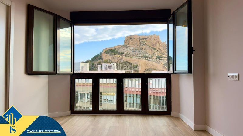 Foto 8d25d2fe-9613-424c-96d0-8c4a8a96f3d3. Piso apartamento reformado con terraza, en la provincia , en la ciudad . 3 habitaciones | 77 m² | a 600 metros de en Alicante