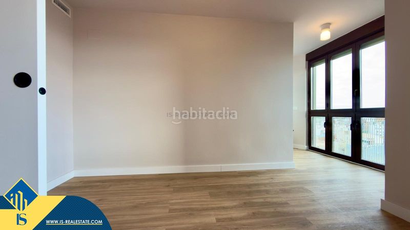 Foto a9623d19-270c-4dd0-8c8c-e278b836fb2d. Piso apartamento reformado con terraza, en la provincia , en la ciudad . 3 habitaciones | 77 m² | a 600 metros de en Alicante