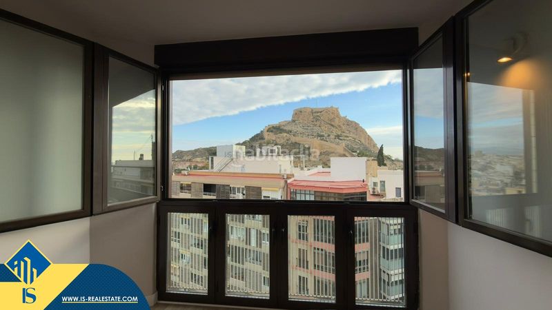 Foto b3c33c8f-bbee-4dfc-b682-a4df02426989. Piso apartamento reformado con terraza, en la provincia , en la ciudad . 3 habitaciones | 77 m² | a 600 metros de en Alicante