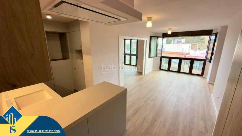 Foto b7aad101-59d7-4bd5-915c-fa65bec59ac4. Piso apartamento reformado con terraza, en la provincia , en la ciudad . 3 habitaciones | 77 m² | a 600 metros de en Alicante