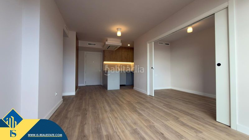 Foto c2348320-8783-4815-bc3c-7f25ec021673. Piso apartamento reformado con terraza, en la provincia , en la ciudad . 3 habitaciones | 77 m² | a 600 metros de en Alicante