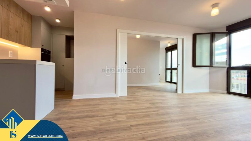 Foto dd3fbd26-ecea-4c14-84c3-ce5f62fc4573. Piso apartamento reformado con terraza, en la provincia , en la ciudad . 3 habitaciones | 77 m² | a 600 metros de en Alicante
