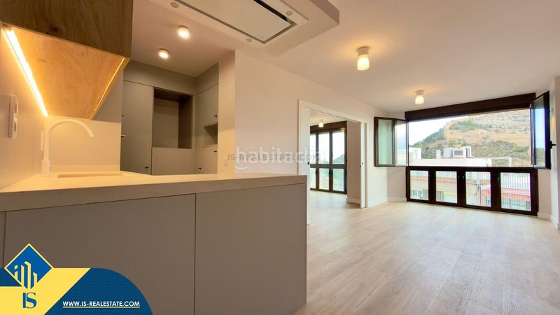 Foto e07b9c52-942e-4068-b692-e5948e7a2da7. Piso apartamento reformado con terraza, en la provincia , en la ciudad . 3 habitaciones | 77 m² | a 600 metros de en Alicante