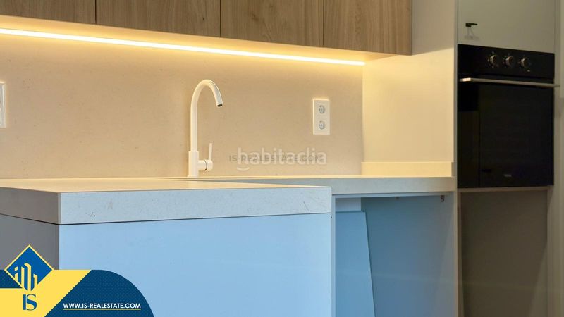 Foto e08574c0-8e89-4a56-b959-681f0728d612. Piso apartamento reformado con terraza, en la provincia , en la ciudad . 3 habitaciones | 77 m² | a 600 metros de en Alicante
