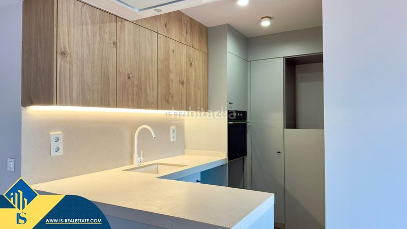 Foto e7e89f54-7997-4489-b7e5-2ef7e43d6256. Piso apartamento reformado con terraza, en la provincia , en la ciudad . 3 habitaciones | 77 m² | a 600 metros de en Alicante