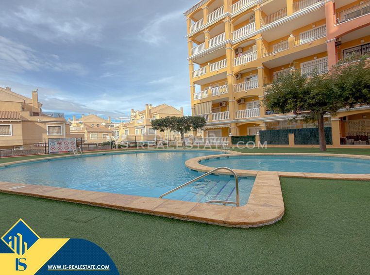 Foto 965ab3dc-1a26-4bc2-a25d-2a2a68cf58e7. Àtic amb aparcament piscina a Aguas Nuevas Torrevieja