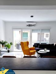 Piso en Las Piscinas Naturales. Apartamento renovado con terraza, en la provincia de alicante, e