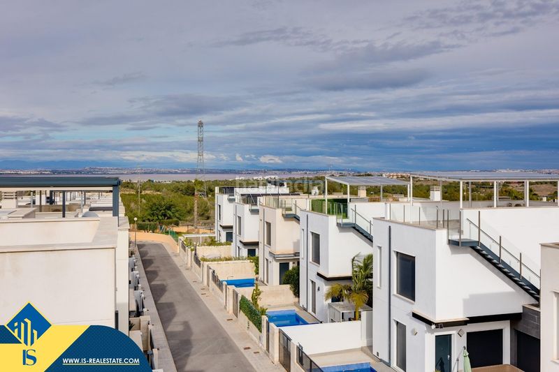 Foto 2f007d98-58d3-4207-b5dc-4623490734d7. Chalet mit parking in Los Almendros Orihuela