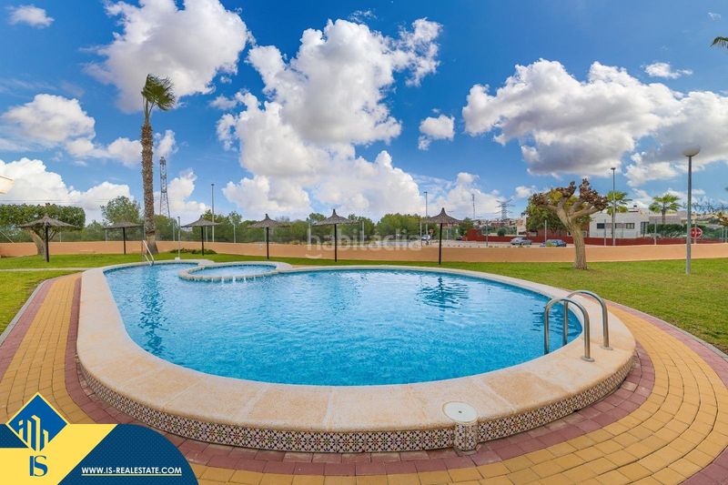 Foto 66be4ad8-4f3a-45df-a4ce-ae457e5b67a1. Chalet mit parking in Los Almendros Orihuela