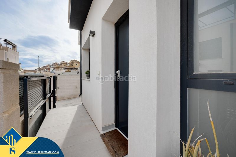 Foto 70f12053-fdb5-4cc2-b8ff-37f0965bdf50. Chalet mit parking in Los Almendros Orihuela