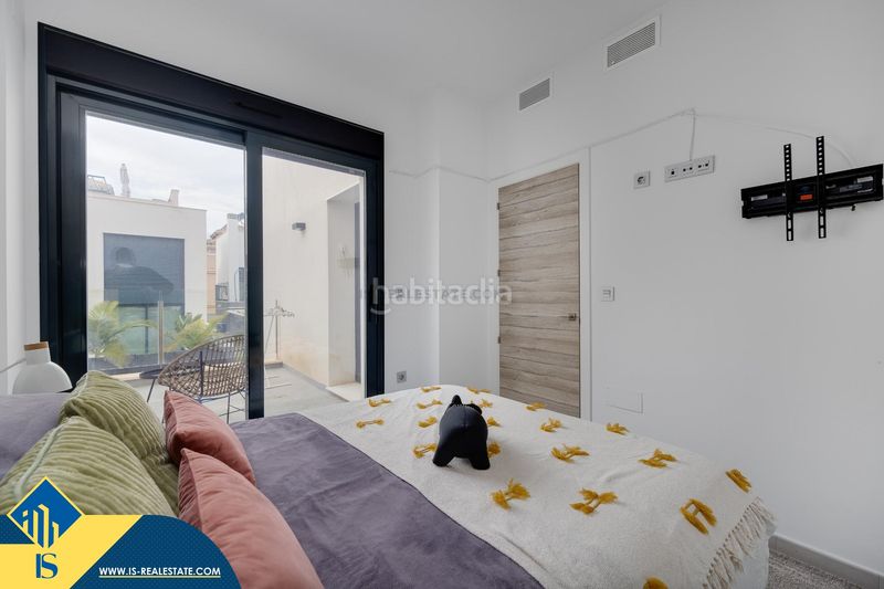 Foto 7da10281-0f4f-4ba0-b4e3-6588e0539fc7. Chalet mit parking in Los Almendros Orihuela