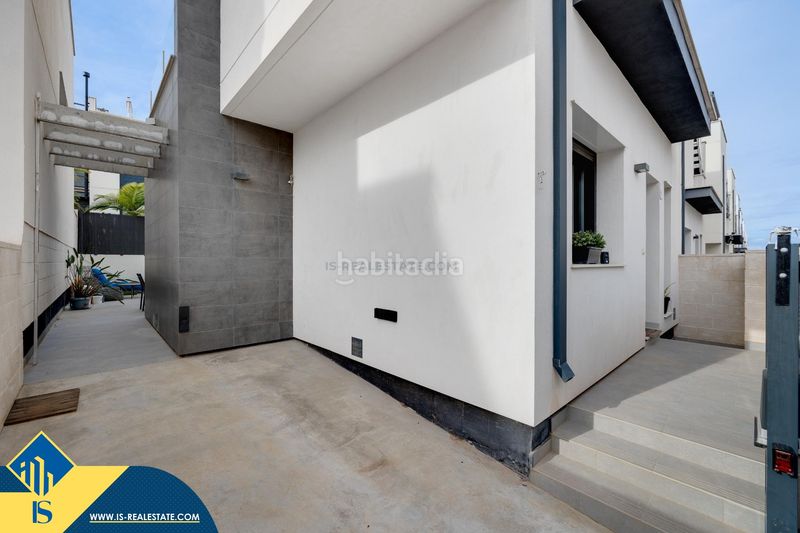 Foto 812c40bf-8781-4d5a-becf-8632445a7f9c. Chalet mit parking in Los Almendros Orihuela