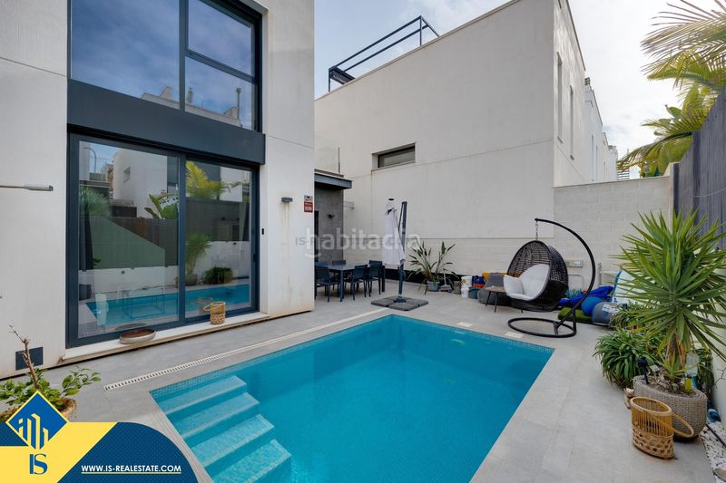 Foto 8586a0ce-d441-4bac-a53d-49b1011844ff. Chalet mit parking in Los Almendros Orihuela
