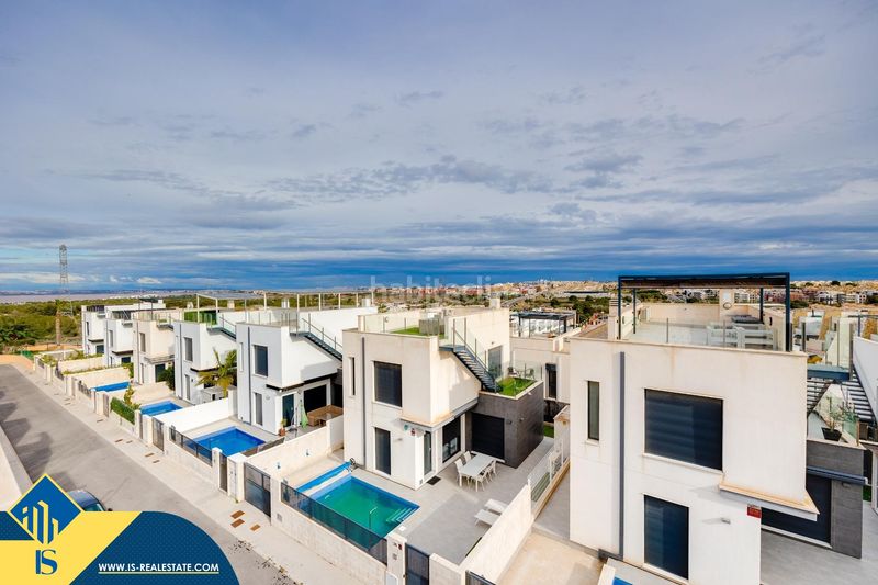 Foto 8c078915-03d6-482d-a149-af3d552d6402. Chalet mit parking in Los Almendros Orihuela