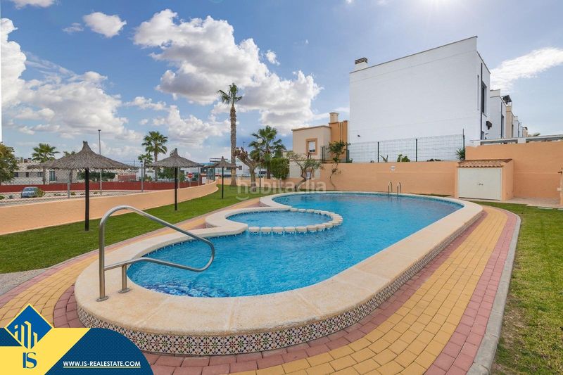 Foto 9049aea1-845e-43d4-9515-726e25d7435c. Chalet mit parking in Los Almendros Orihuela