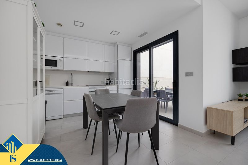 Foto a94858c6-fc53-4160-acdb-10a87962f735. Chalet mit parking in Los Almendros Orihuela