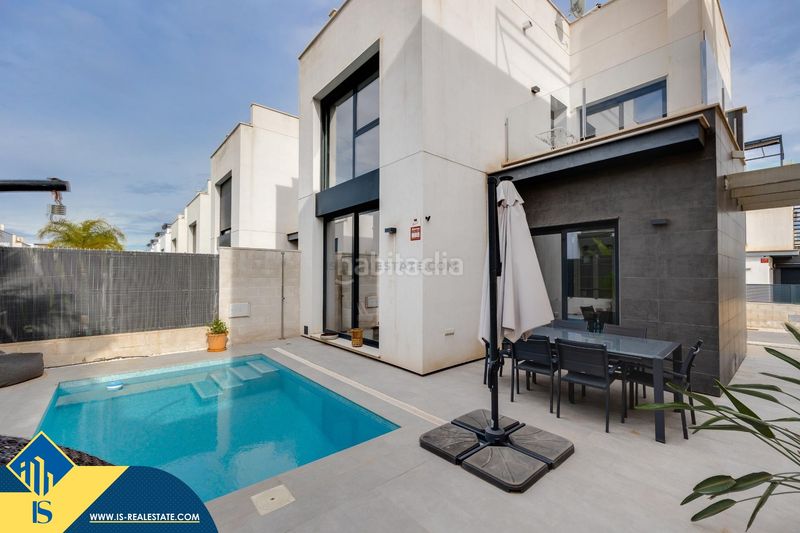 Foto bce8dede-af3d-430d-af64-c15c44f1778d. Chalet mit parking in Los Almendros Orihuela
