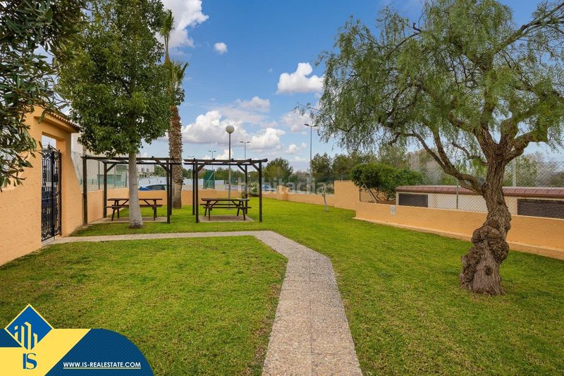 Foto be54c304-ebd8-4a11-a735-0e3c143d52b0. Chalet mit parking in Los Almendros Orihuela