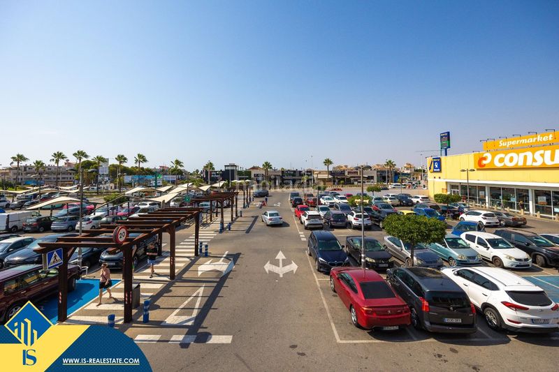 Foto bfbf9552-02d6-4a21-8cc3-e2d02675f374. Chalet mit parking in Los Almendros Orihuela