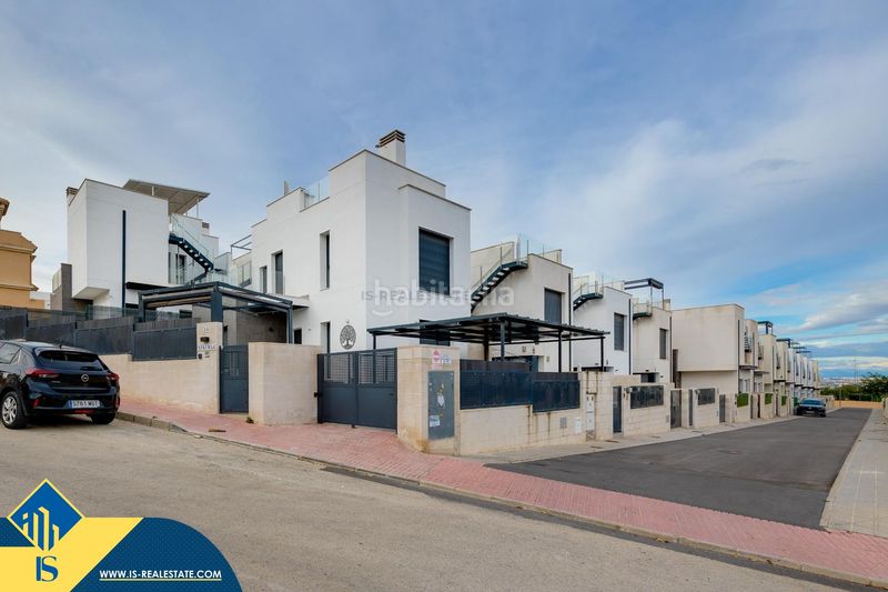 Foto c64d3994-fca9-4a7a-8c6b-6ae078310f40. Chalet mit parking in Los Almendros Orihuela