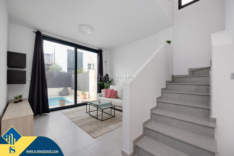 Foto db405930-6d89-4431-aaf0-a9469df87dde. Chalet mit parking in Los Almendros Orihuela