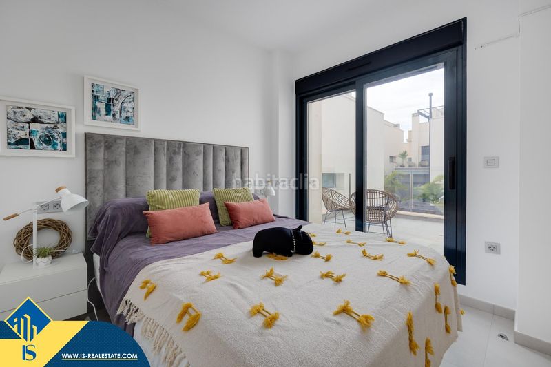 Foto def16da7-a09e-45b0-8047-e3c44f6c5721. Chalet mit parking in Los Almendros Orihuela