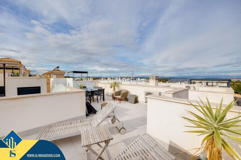Foto e634197a-b521-4e1a-8efb-ee500a7d5255. Chalet mit parking in Los Almendros Orihuela