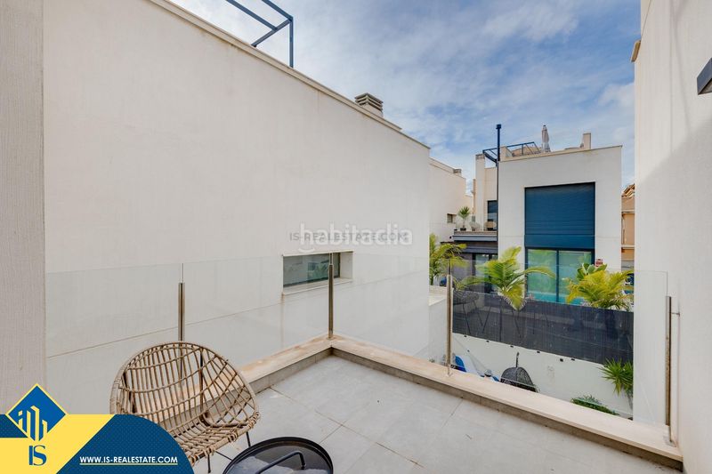 Foto e850d86e-2fb2-41fc-9b0a-a7bf22b18685. Chalet mit parking in Los Almendros Orihuela