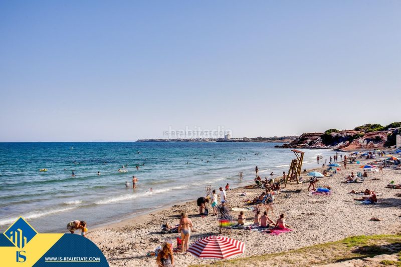 Foto e8cb8f27-0f89-41bd-a140-8003a6cf8ef1. Chalet mit parking in Los Almendros Orihuela