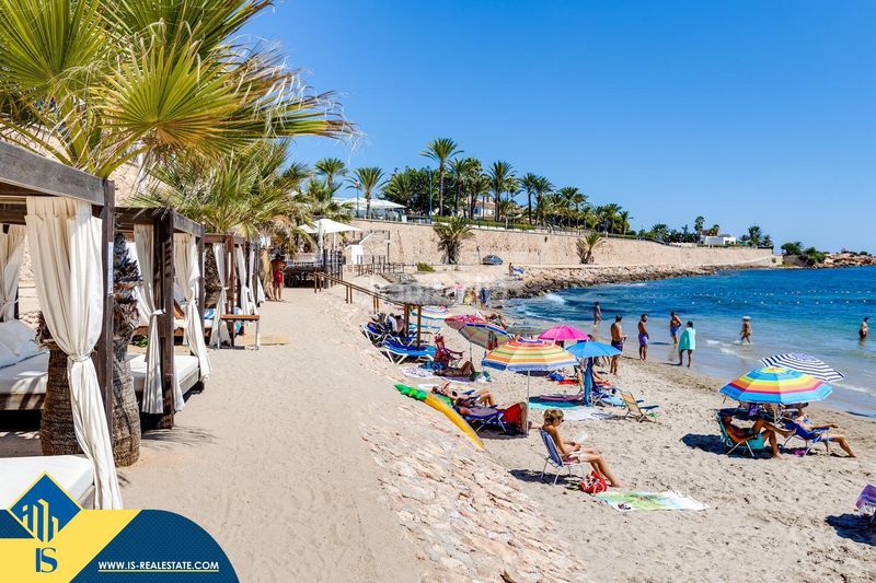 Foto fe0ceca9-a5ca-494c-8e6d-b1ab89a750c2. Chalet mit parking in Los Almendros Orihuela