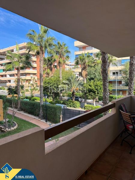 Foto b10654c3-8f65-4840-8d12-ba46e05af3f0. Pis amb piscina a Punta Prima Torrevieja