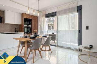 Etagenwohnung in Centro - Muelle Pesquero. Apartamento con terraza en la provincia de alicante, en torrevie
