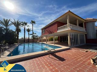 Chalet en Zona Carrefour - Urbanizaciones. Chalet con piscina privada, en la provincia de alicante, en la l