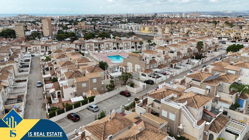 Foto 51d01c3f-5c28-4b7c-bf11-0b4b01125552. Casa amb piscina a Aguas Nuevas Torrevieja