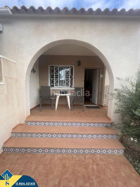 Foto 9756afc0-09b8-48dd-85c2-351af39f2e8e. Casa amb piscina a Aguas Nuevas Torrevieja
