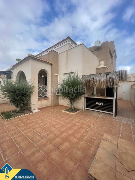 Foto bcd9ced5-35c9-4331-a42f-ce4bf6306b63. Casa amb piscina a Aguas Nuevas Torrevieja