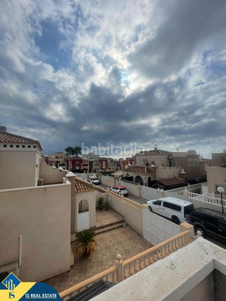 Foto c0dc234d-bcd8-43f6-ab0a-e398acd83246. Casa amb piscina a Aguas Nuevas Torrevieja