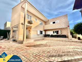 Xalet a Cañada del Molino. Villa con piscina privada, en la provincia de alicante, en la ci