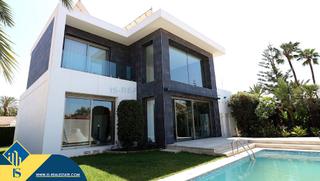 Chalet à Nueva Torrevieja. Chalet con piscina privada, en la provincia de alicante, en la l