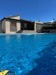 Xalet a Aguas Nuevas. Chalet con piscina privada, en la provincia de alicante, en la l