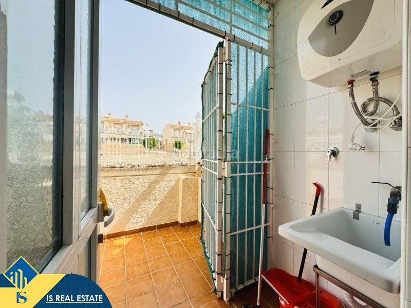 Foto 015dd693-9089-43a7-8ea4-9837399408e3. Casa amb aparcament piscina a Aguas Nuevas Torrevieja