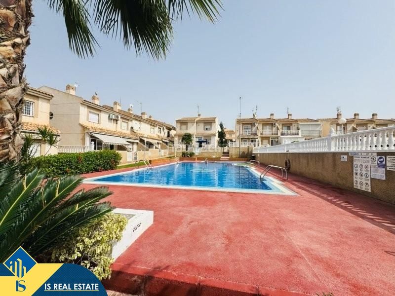 Foto b6cc1c44-7c2f-4eca-8771-234054fabf12. Casa amb aparcament piscina a Aguas Nuevas Torrevieja
