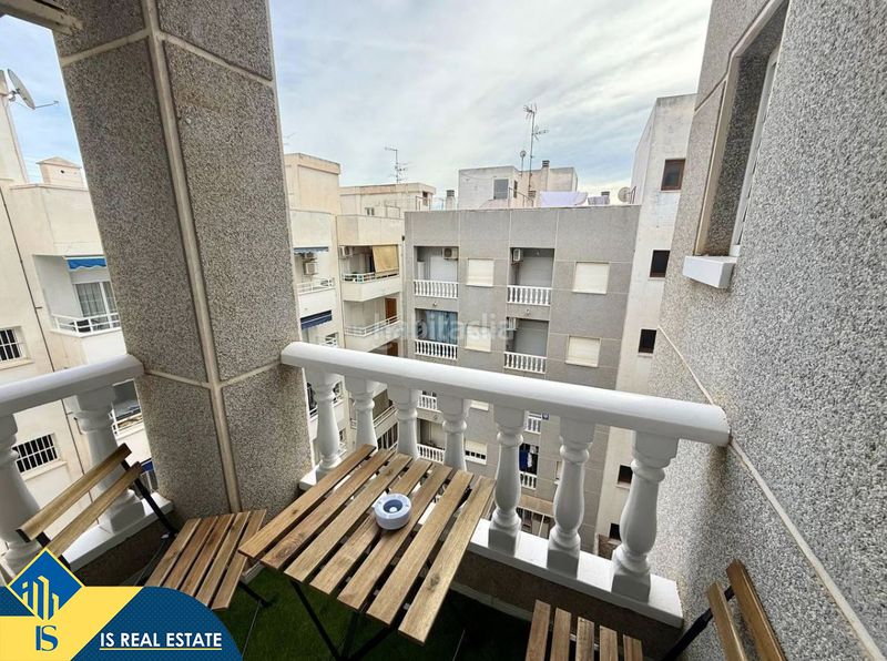 Foto c699ec7f-77f8-4182-b723-1870a691a8f3. Apartamento  reformado con terraza , alicante, en la zona de playa del cura. 1 dormitorio | 48 m² | 250 metros del mar en Torrevieja