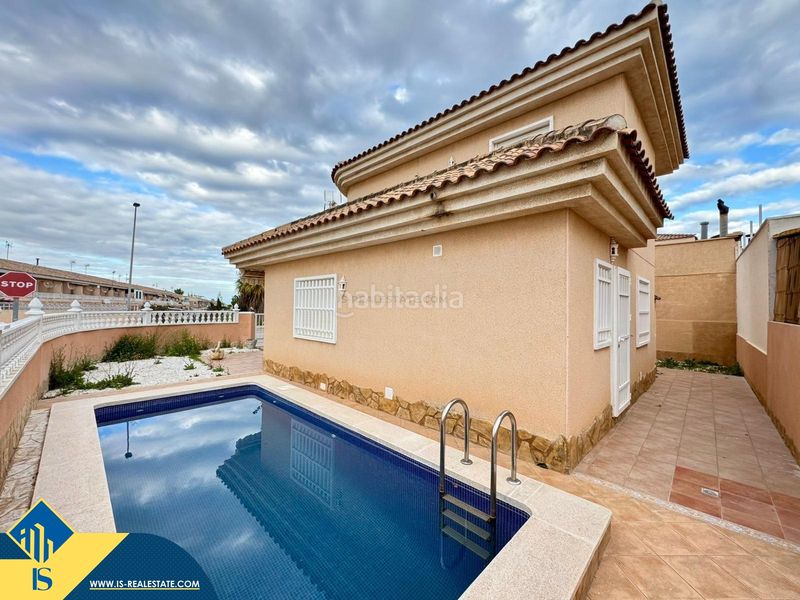 Foto 4ab076b0-b06c-4ac5-a89e-abd91557c72c. Chalet mit pool in Los Balcones-Los Altos Torrevieja