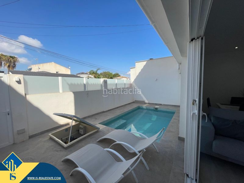 Foto 492f8fed-9638-4662-860d-238dd61e8bcd. Casa a Cabo Roig Orihuela