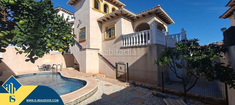 Foto e187ce39-5b51-4c36-9deb-f50890698362. Xalet amb aparcament a La Zenia Orihuela