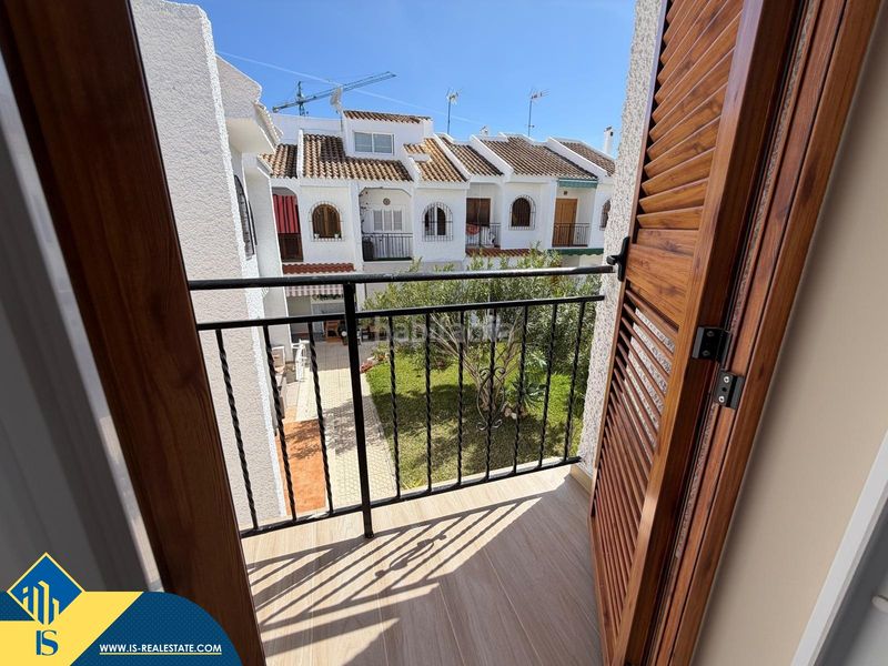 Foto 70b8c10e-de00-49ed-8e9f-ac6e9d841b29. Dúplex amb piscina a nueva Torrevieja Torrevieja