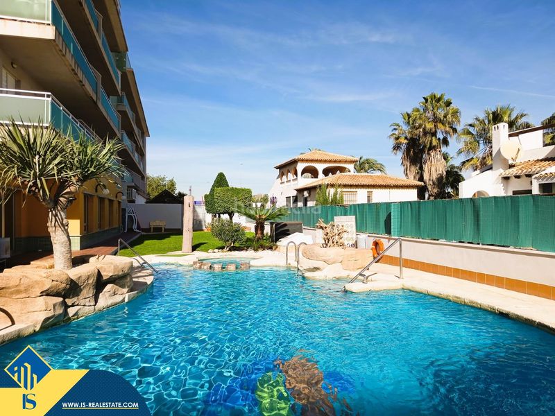 Foto 58da75d5-4d70-4552-b112-d59aa275d348. Àtic amb piscina a Cabo Roig Orihuela